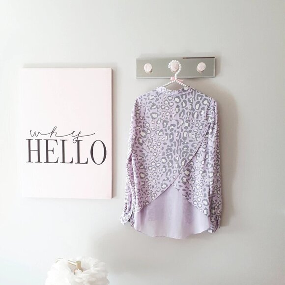 EUC Danier purple animal print statement back button up blouse, M - Picture 8 of 12